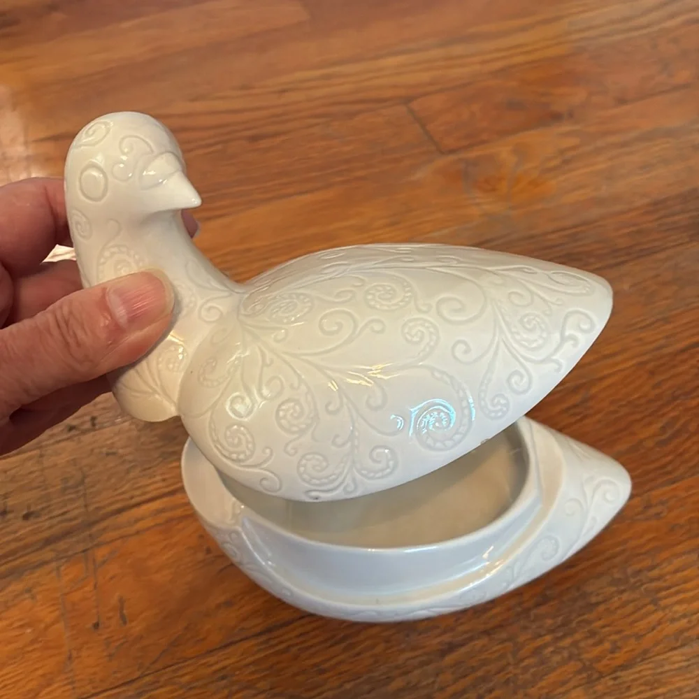 White Ceramic Bird Figurine Trinket Box
